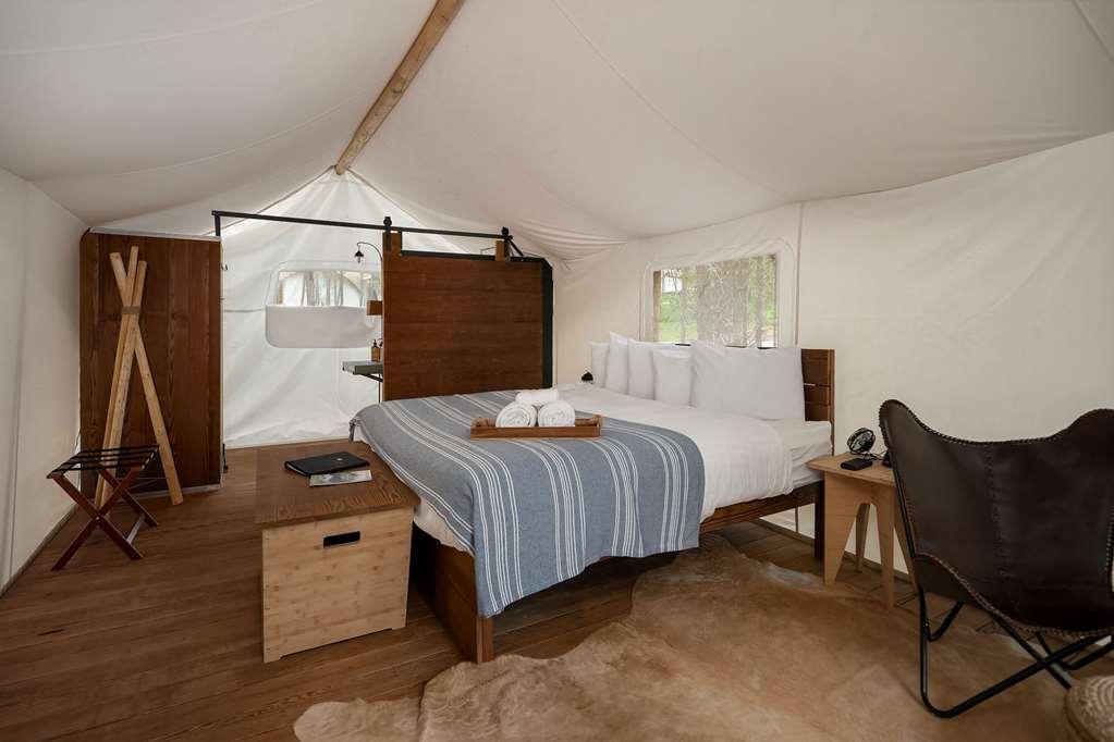 Under Canvas Acadia Surry Camera foto